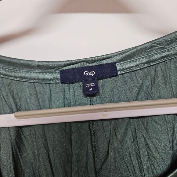 Shiny Metallic Green GAP Tank Size Medium - Picture 2 of 3